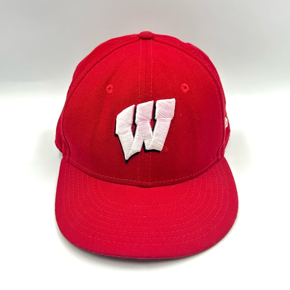 New Era Wisconsin Badgers Fitted Baseball Hat 59Fifty Size 7 3/4 Wool Red Cap